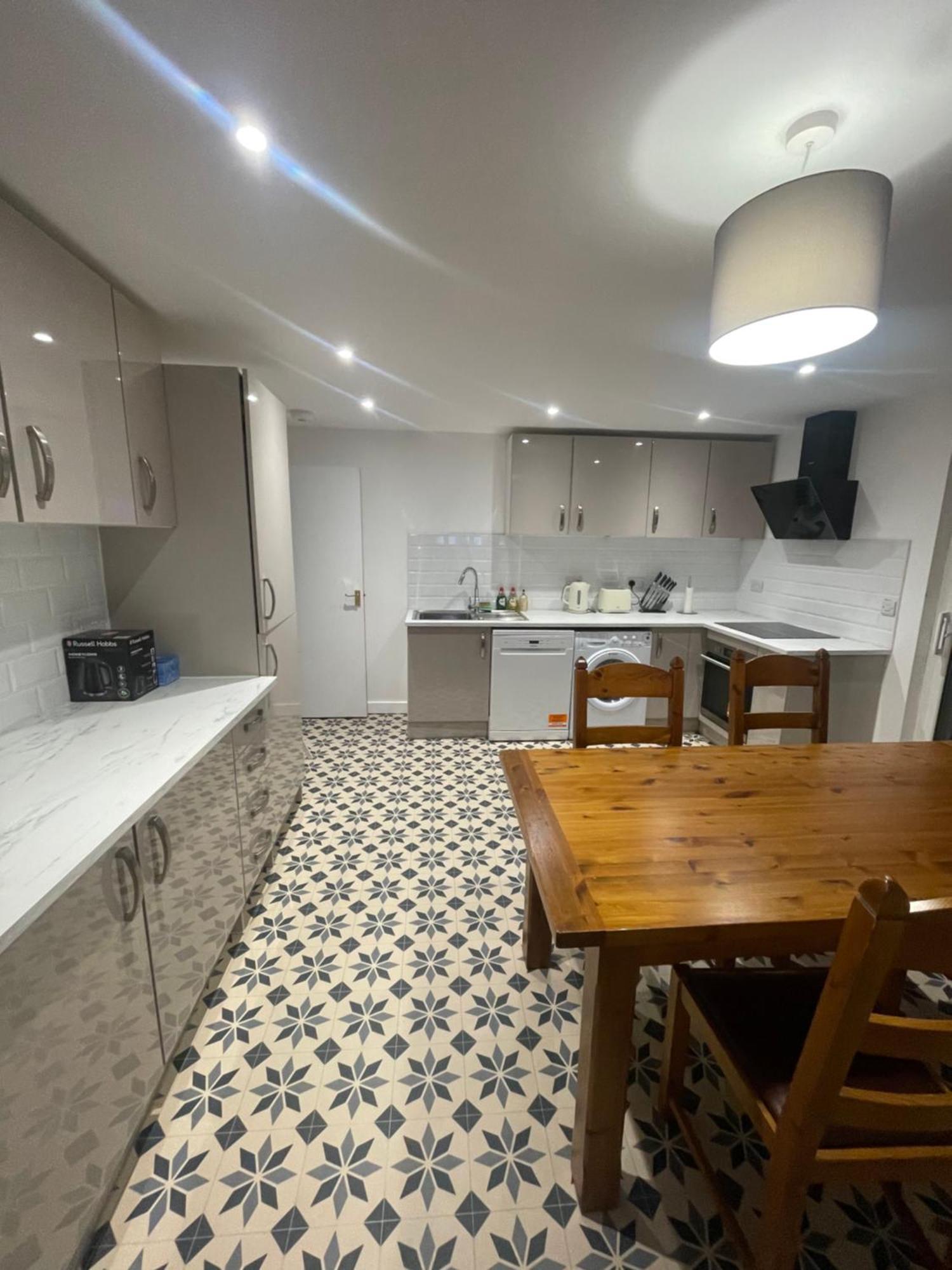 6 Bedroom House In - Sleeps 12 Oxford