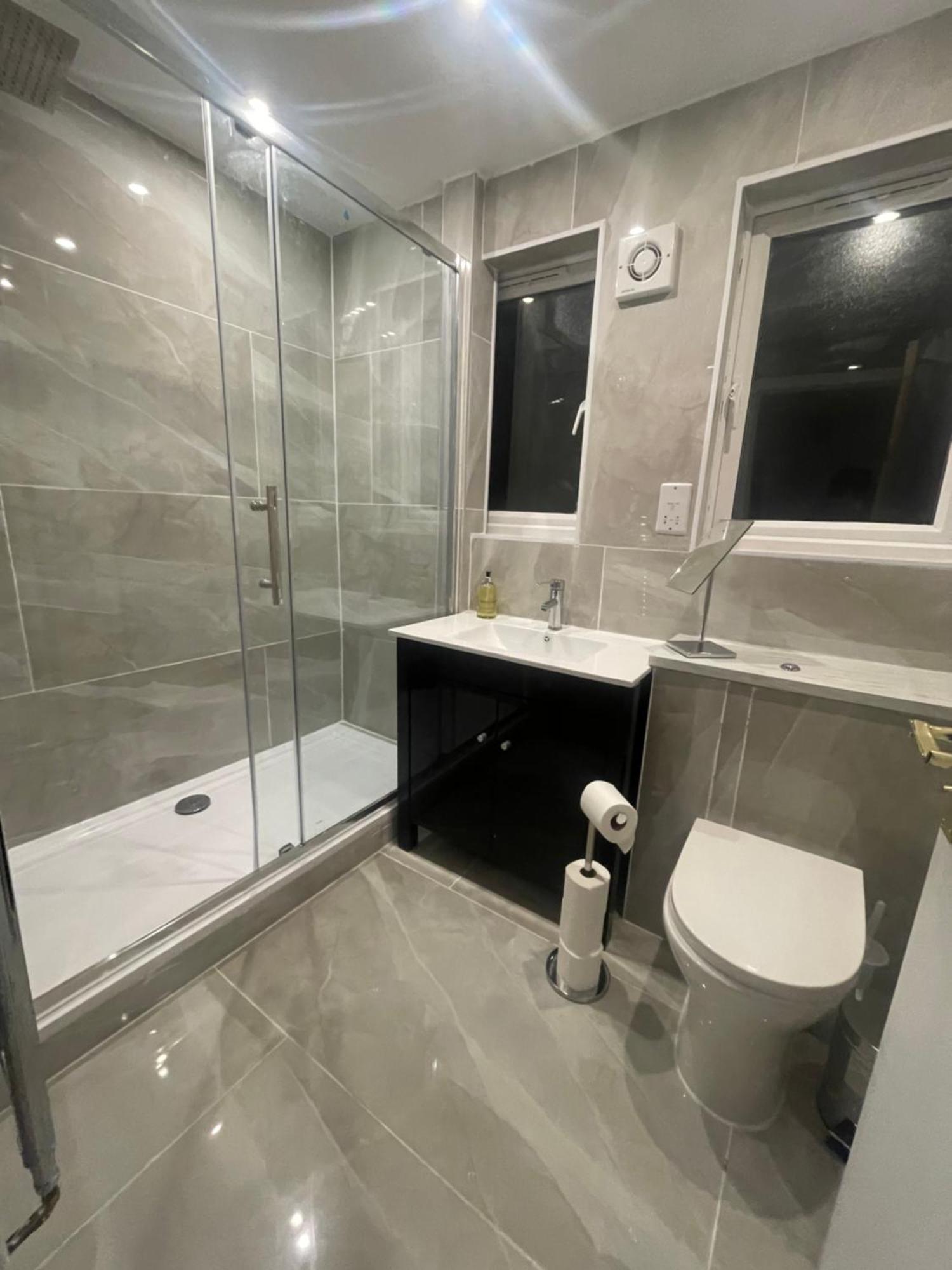 Vakantiehuis 6 Bedroom House In - Sleeps 12