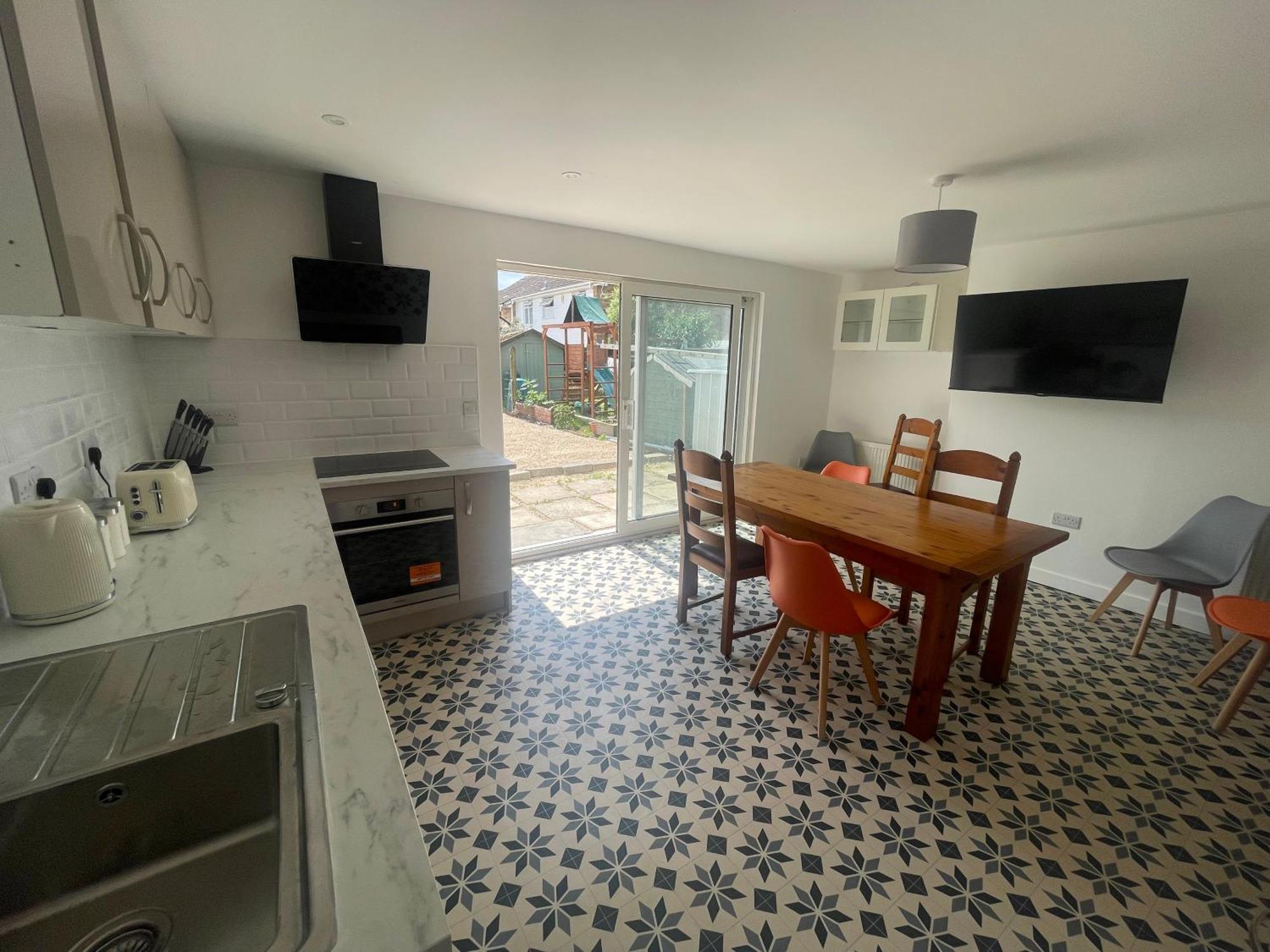 Vakantiehuis 6 Bedroom House In - Sleeps 12
