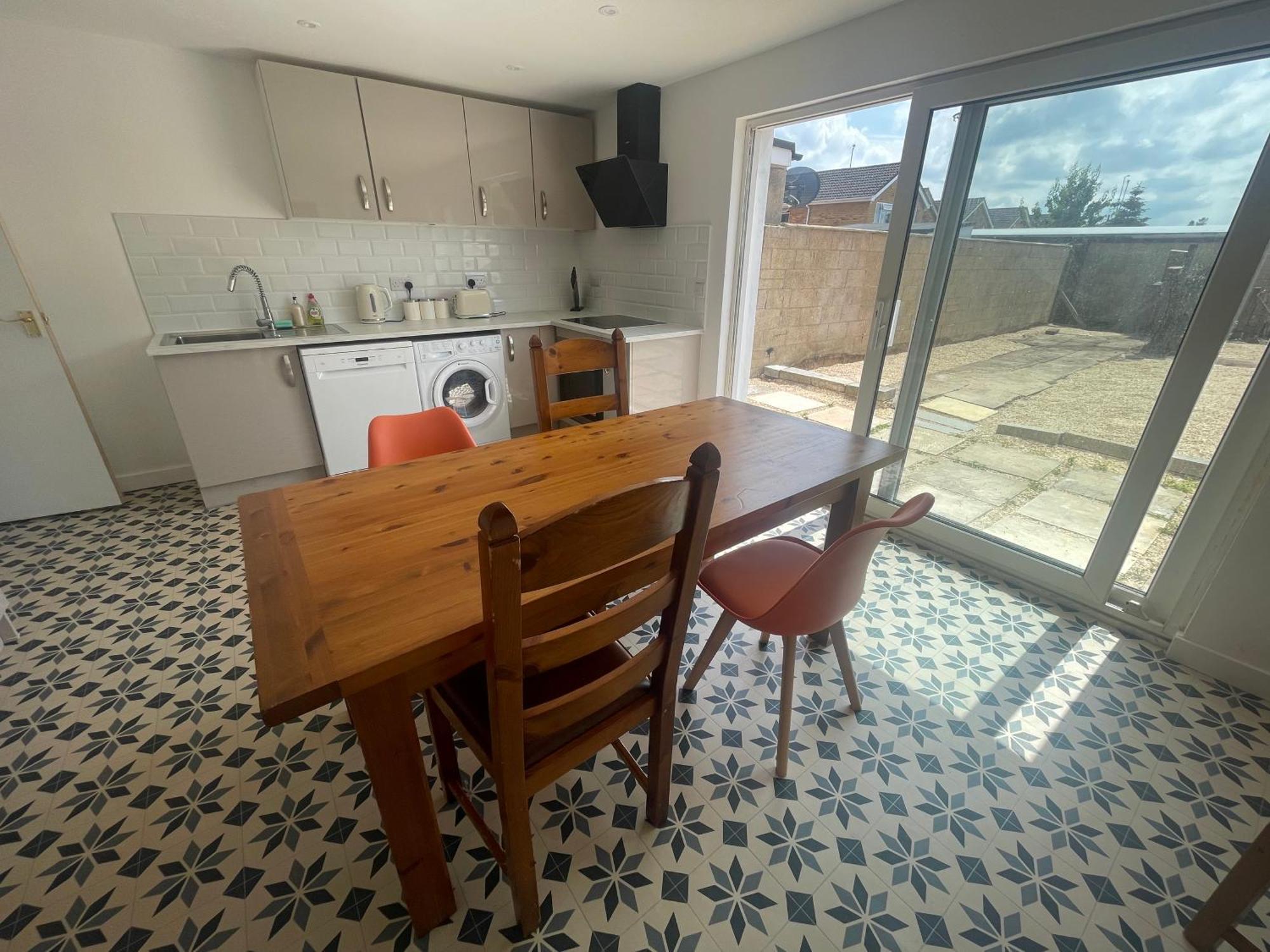 Vakantiehuis 6 Bedroom House In - Sleeps 12